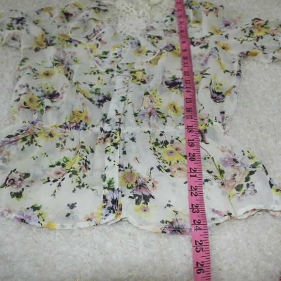 No Boundaries Floral Lace Top - Picture 10 of 10